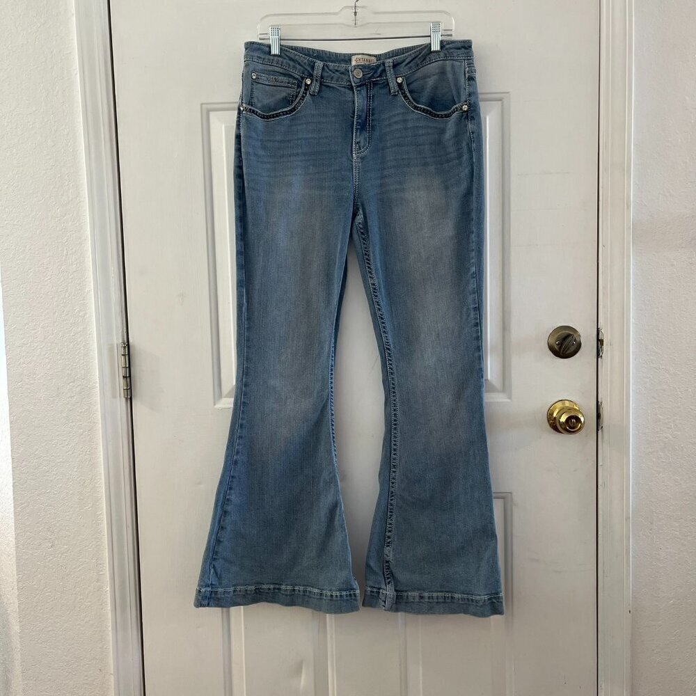 Shyanne Blue LIght-Wash Mid-Rise Signature Embroidery Flare Jeans Sz 33W x 32L